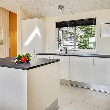 Chic Holiday Home in Hovedstaden near Sea Ferienhaus