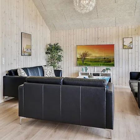 Chic Holiday Home in Hovedstaden near Sea *